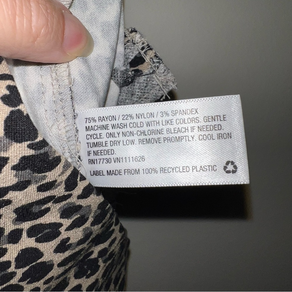 Cheetah ankle pull on pant sz 4 fitted leopard elastic waist side zip high rise - Picture 12 of 12